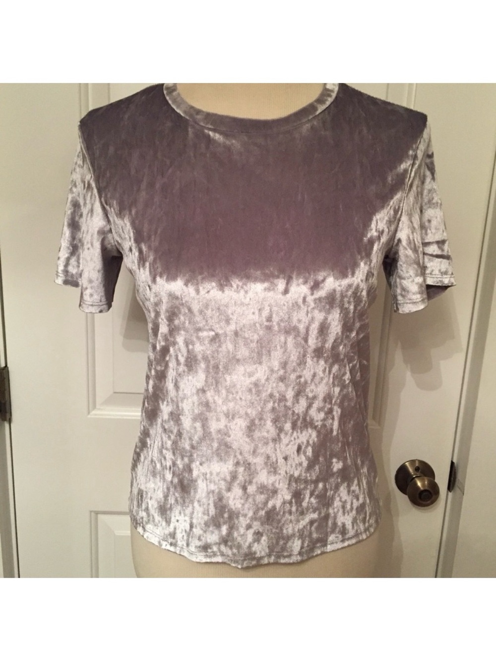 ATMOSPHERE TOP SILVER SHIMMER VELOUR CREWNECK SHORT SLEEVE Size 2